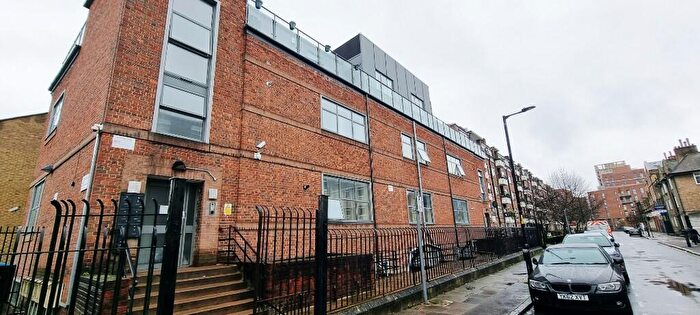 1 Bedroom Flat To Rent In Queens Row, London, SE17