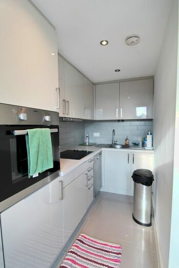 2 Bedroom Flat To Rent In Gunter Grove, London, SW10