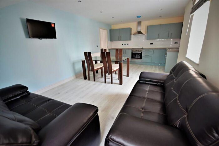 2 Bedroom Flat To Rent In Aire Street, LS1