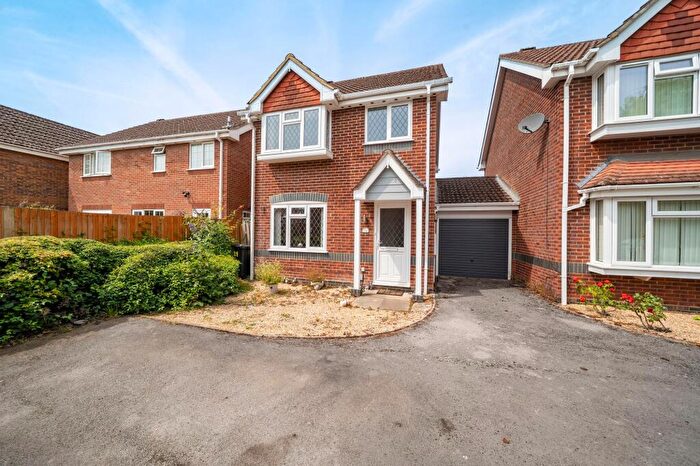 3 Bedroom Link Detached House For Sale In Exbury Way, Andover, SP10