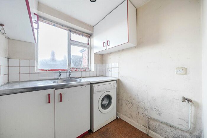2 Bedroom End Of Terrace House For Sale In Lower Street, Haslemere, Surrey, GU27