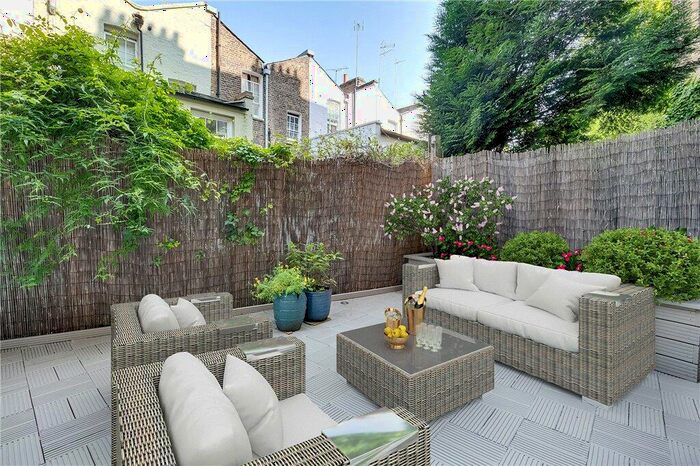 3 Bedroom Apartment To Rent In Hereford House, Fulham Road, London, SW10