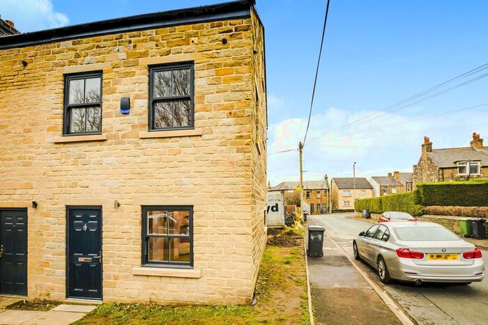 4 Bedroom End Of Terrace House To Rent In Victory Avenue, Paddock, Huddersfield, HD3