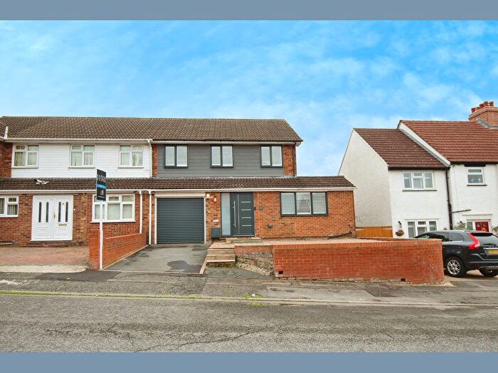 4 Bedroom Semi-Detached House For Sale In Westborough Road, Maidenhead, SL6