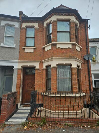 5 Bedroom Apartment To Rent In Harpenden Road, SE27