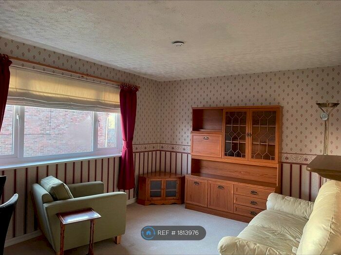 2 Bedroom Flat To Rent In Wallis Road, Ashford, TN24