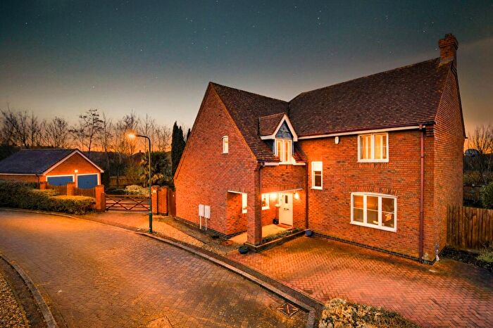 4 Bedroom Detached House For Sale In Tiverton Crescent, Kingsmead, MK4