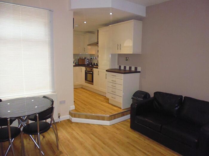 4 Bedroom House To Rent In City Road, Sheffield, S2