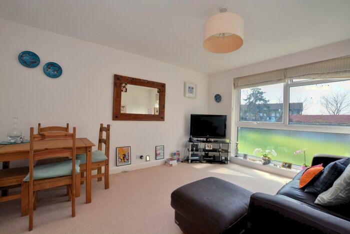 2 Bedroom Apartment To Rent In The Squirrels, Belmont Hill, Lewisham, London, SE13