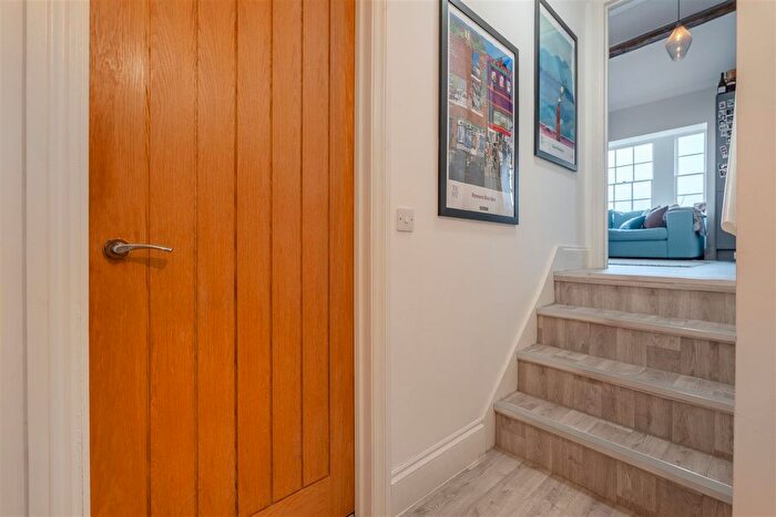 1 Bedroom Flat For Sale In Bath Road, Keynsham, Bristol, BS31