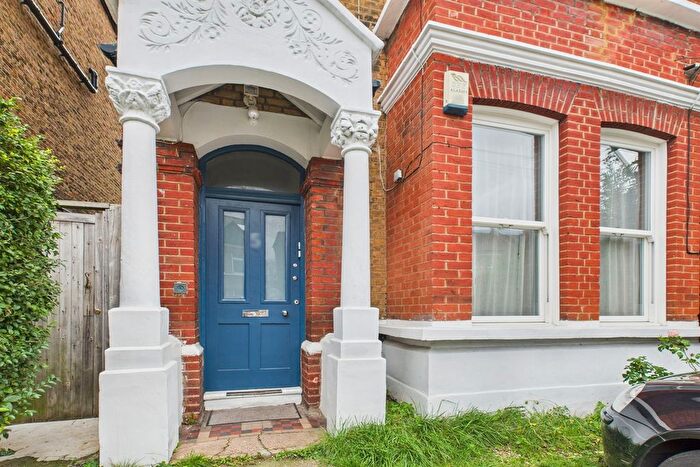 2 Bedroom Flat For Sale In Tankerville Road, Streatham, SW16