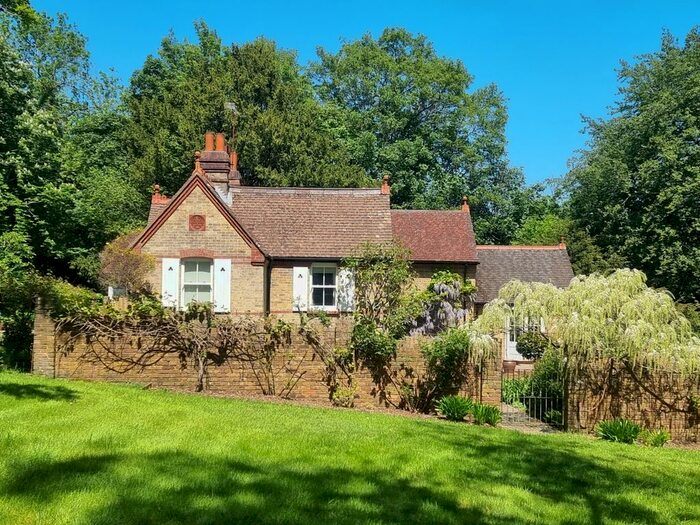 3 Bedroom Detached House To Rent In Portley Wood Road, Whyteleafe, CR3