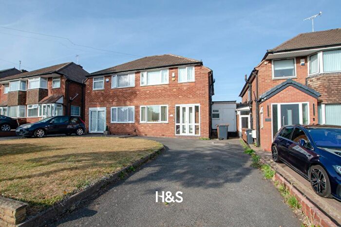 3 Bedroom Semi Detached House For Sale In Wichnor Road, Solihull, B92