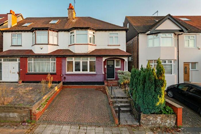 2 Bedroom Flat To Rent In Montpelier Rise, Golders Green, NW11