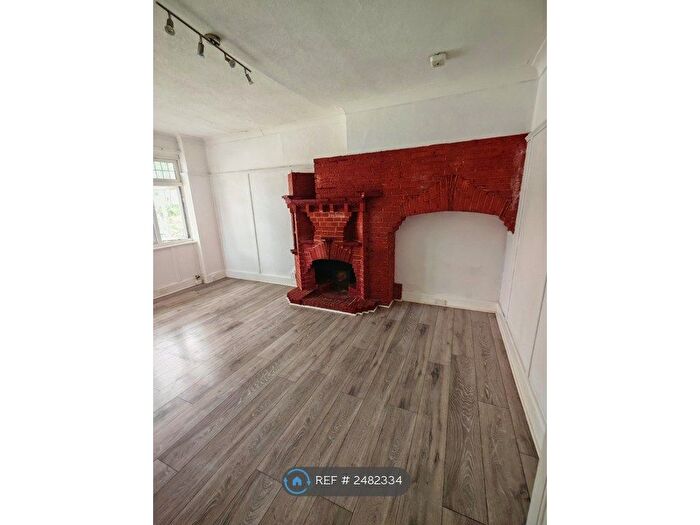 2 Bedroom Flat To Rent In Buck Lane, London, NW9