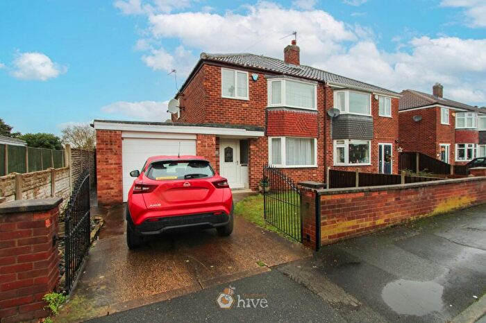 3 Bedroom Semi-Detached House For Sale In Robin Hood Crescent, Edenthorpe, Doncaster, DN3