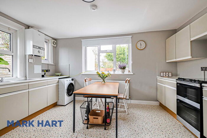 1 Bedroom Flat To Rent In Beauval Road, London, SE22