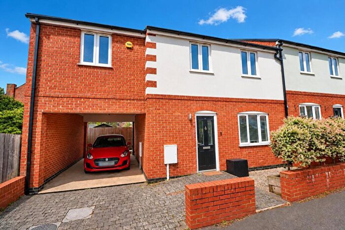 3 Bedroom Semi-Detached House For Sale In Palm Road, Rushden, NN10