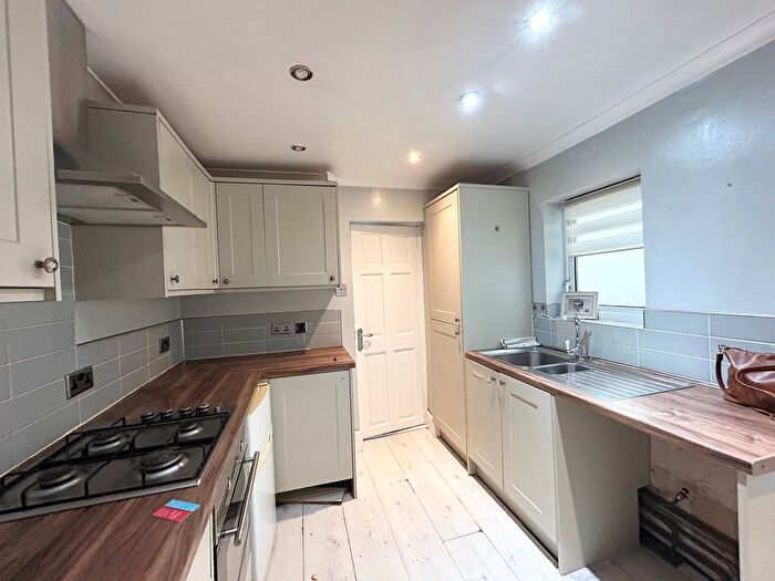 2 Bedroom Cottage To Rent In Wennington Road, Rainham, RM13