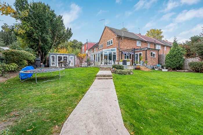 3 Bedroom Terraced House For Sale In Amwell Close, London, EN2