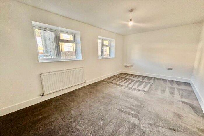 1 Bedroom Flat To Rent In Beacon Road, Chatham, ME5