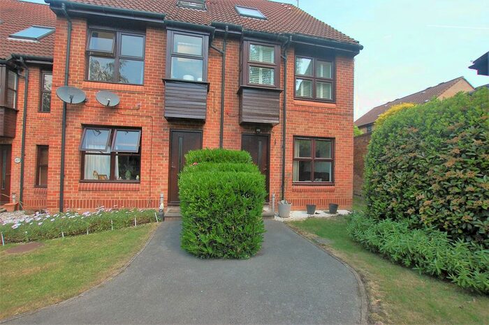 1 Bedroom Flat To Rent In Chapelmount Road, Woodford Green IG8