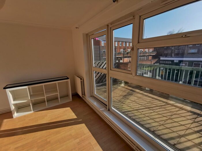 3 Bedroom Maisonette To Rent In Hayling Close, London, N16