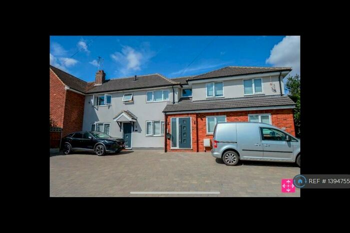 2 Bedroom Flat To Rent In Gatwick View, Billericay, CM12