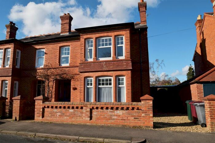 3 Bedroom Semi-Detached House To Rent In Harrogate Road, Caversham Heights, Reading, RG4