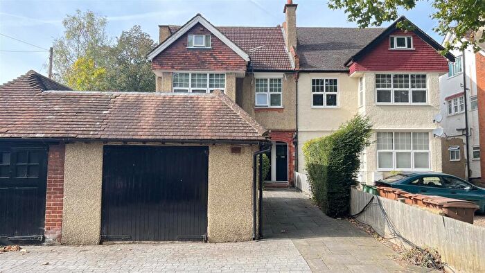 Flat To Rent In Stanley Road, Sutton, SM2