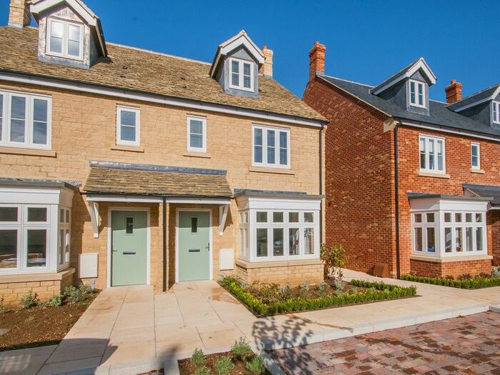 3 Bedroom Semi-Detached House To Rent In The Old Dairy, Witney, OX28