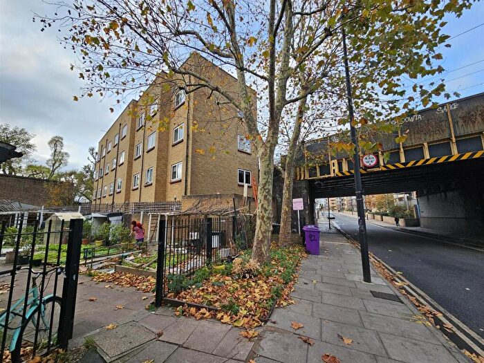 2 Bedroom Flat To Rent In Campbell Road, Bow, East London, E3
