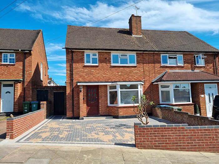 3 Bedroom Semi-Detached House To Rent In Ganders Ash, Watford, WD25