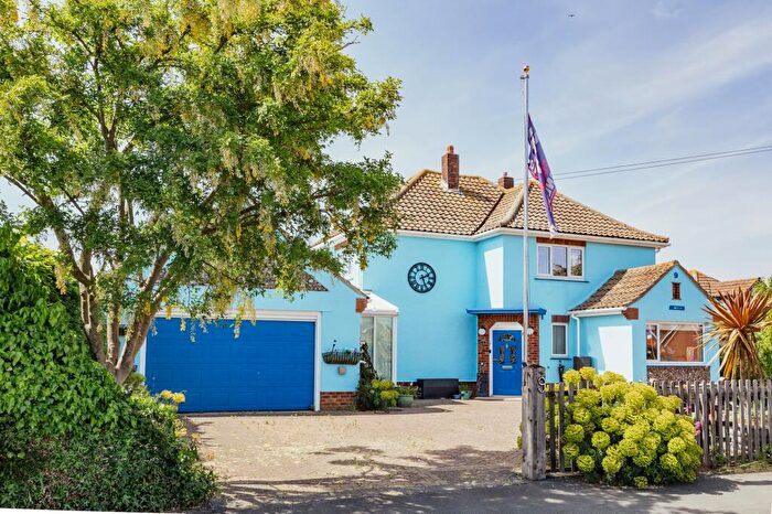 3 Bedroom Detached House For Sale In Spacious Detached Home With West Facing Garden In Hunstanton, PE36