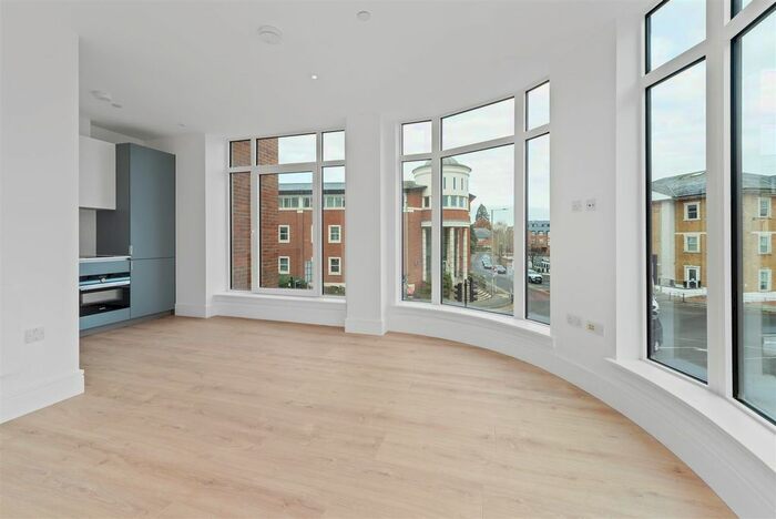 1 Bedroom Flat To Rent In Pyrcroft Road, Chertsey, KT16