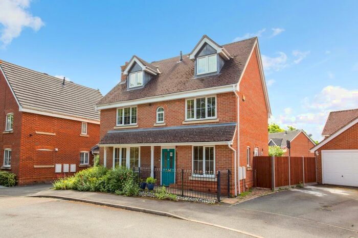 6 Bedroom Detached House To Rent In Churchlands Aldershot, GU11