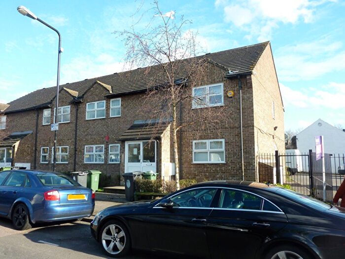 2 Bedroom Flat To Rent In Ringwood Road, Walthamstow, E17