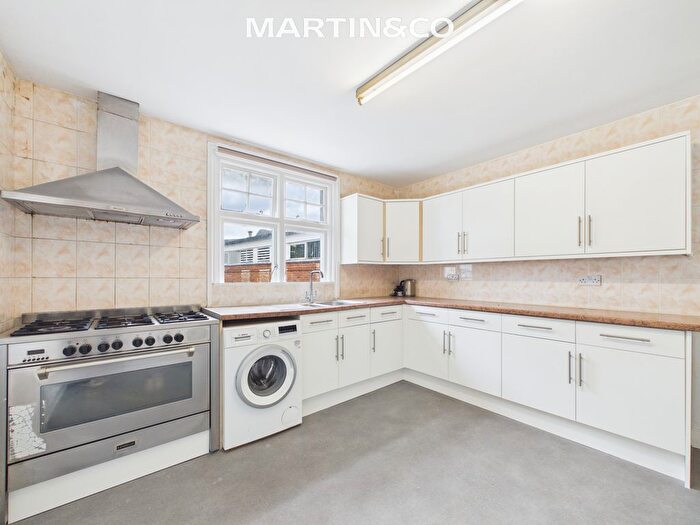 3 Bedroom Flat To Rent In Church Street, Weybridge, KT13
