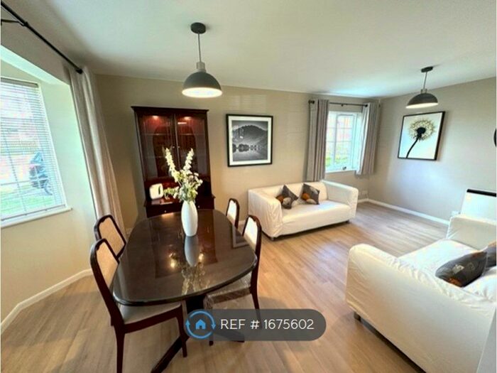 2 Bedroom Flat To Rent In Sigrist Square, Kingston Upon Thames, KT2