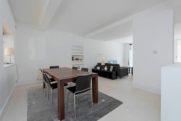 3 Bedroom Maisonette For Sale In Red Lion Street, London, WC1R