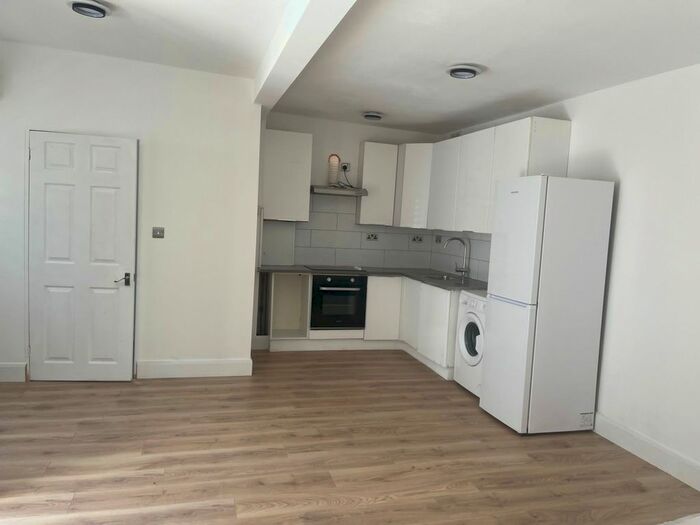 1 Bedroom Studio To Rent In Grosvenor Road, Dagenham, RM8