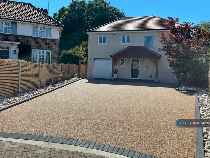 3 Bedroom Detached House To Rent In Brookside, Orpington, BR6