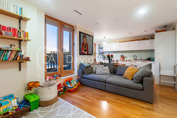 2 Bedroom Flat To Rent In Holloway Road, Highbury, London, N7