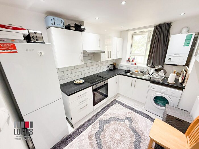 2 Bedroom Flat To Rent In Tudor Court, King Henry Walk, Hackney, N1