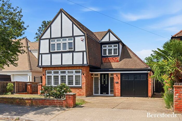 3 Bedroom Detached House For Sale In Great Nelmes Chase, Hornchurch, RM11