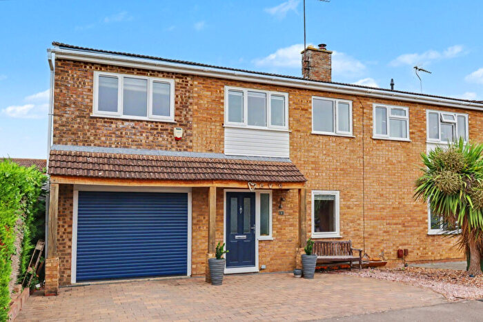 4 Bedroom Semi-Detached House For Sale In Dart Close, Newport Pagnell, MK16