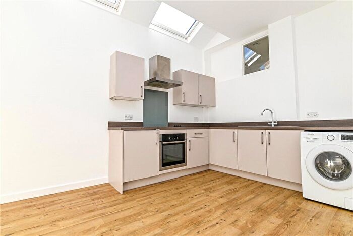 1 Bedroom Apartment For Sale In Western Road, Lymington, Hampshire, SO41