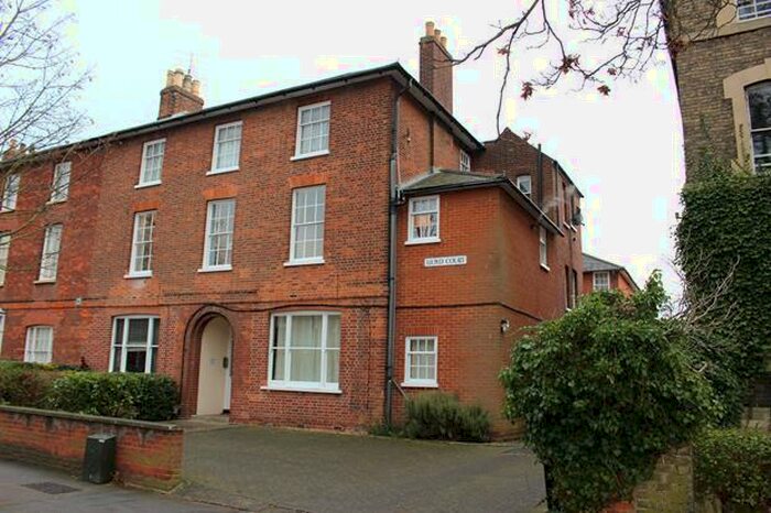 2 Bedroom Flat To Rent In Lloyd Court, The Crescent, Bedford, MK40