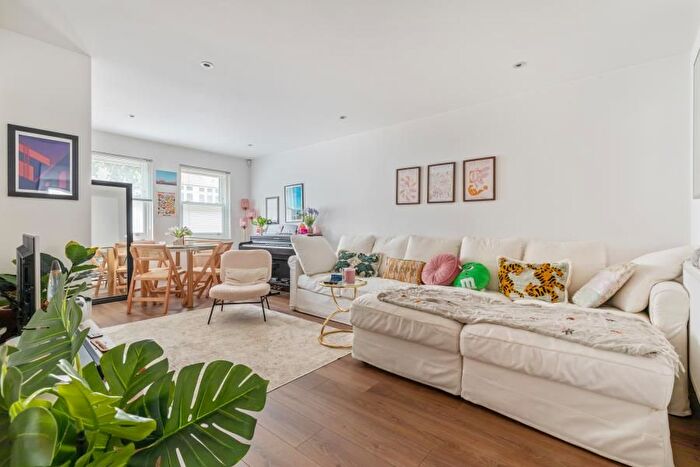 1 Bedroom Flat To Rent In Kennington Lane, SE11