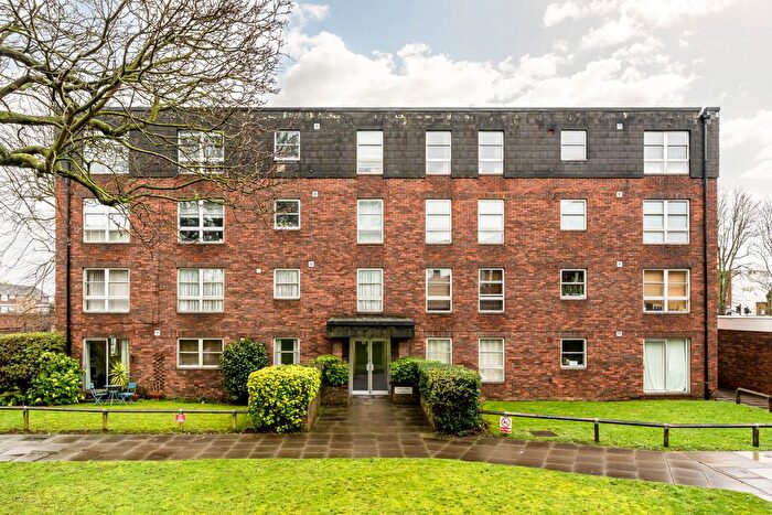2 Bedroom Flat To Rent In Marlowe Gardens, Eltham, SE9